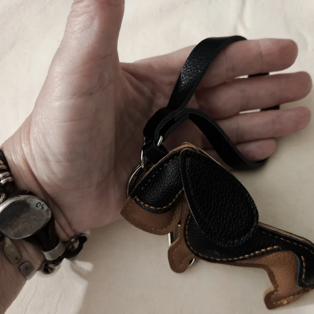 NWOT Steve Madden Genuin Leather Dachshund Purse Charm Keychain Black Tan - Picture 8 of 14
